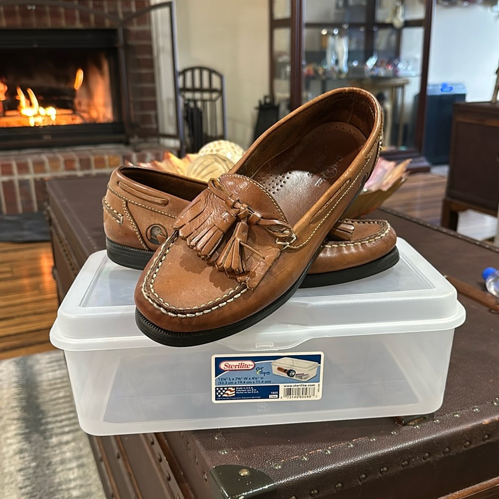 Preowned brown leather duck head loafers with tassel